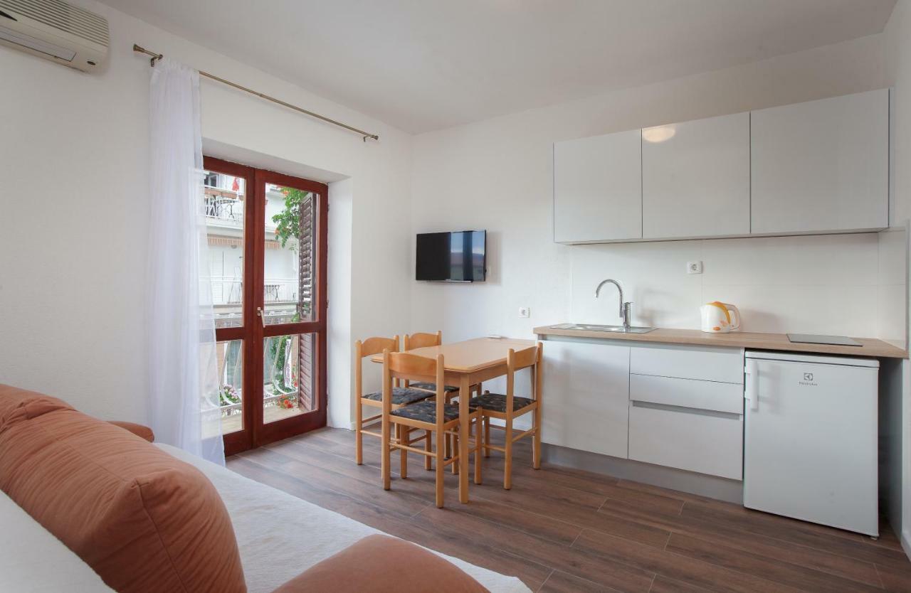 Apartmani Tina Podgora Buitenkant foto